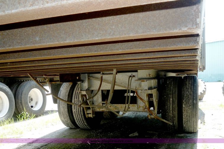 image for item 5004 1984 Fruehauf tandem axle van trailer