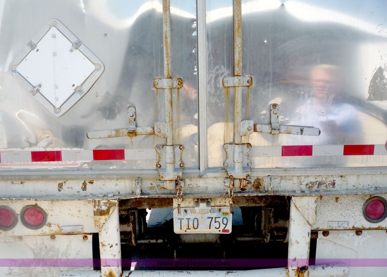 image for item 5005 1983 Trail Mobile tandem axle van trailer