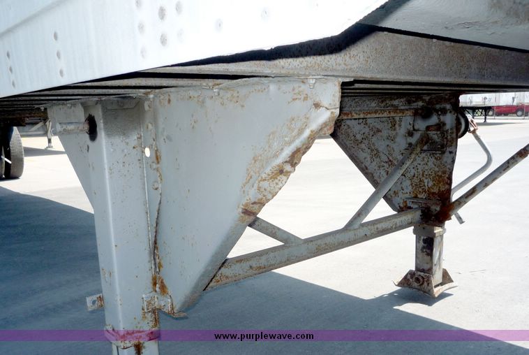 image for item 5005 1983 Trail Mobile tandem axle van trailer