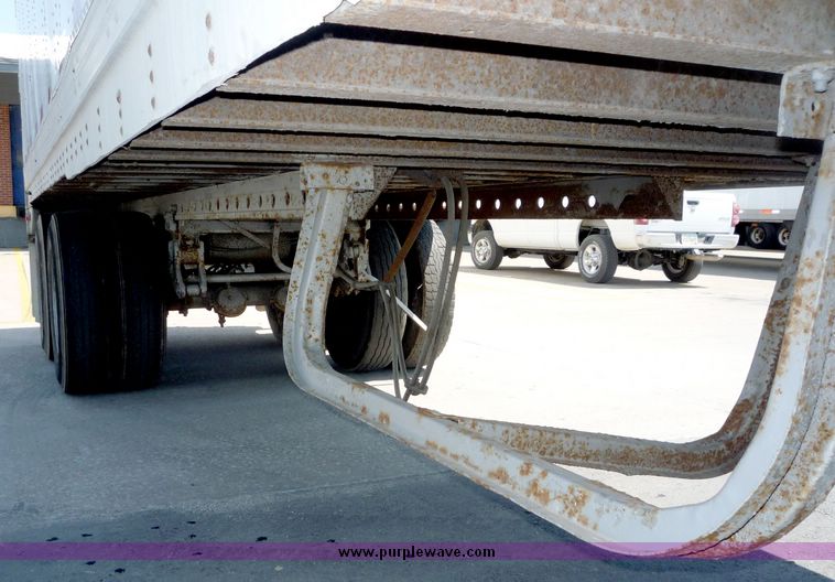 image for item 5005 1983 Trail Mobile tandem axle van trailer