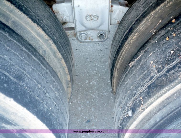 image for item 5005 1983 Trail Mobile tandem axle van trailer