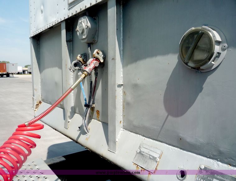 image for item 5005 1983 Trail Mobile tandem axle van trailer