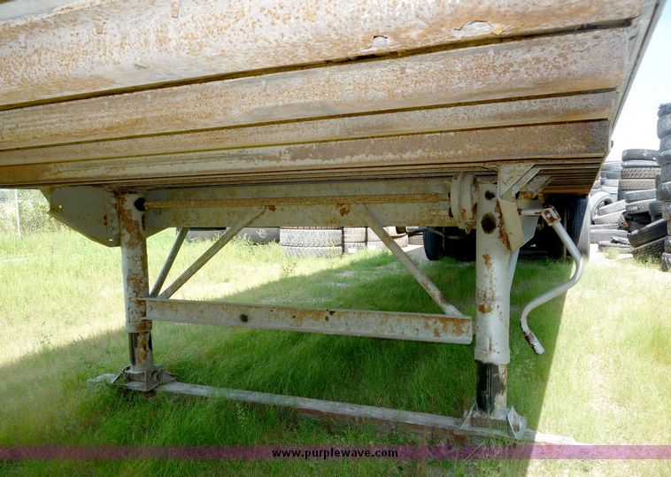 image for item 5008 1986 Stoughton tandem axle van trailer