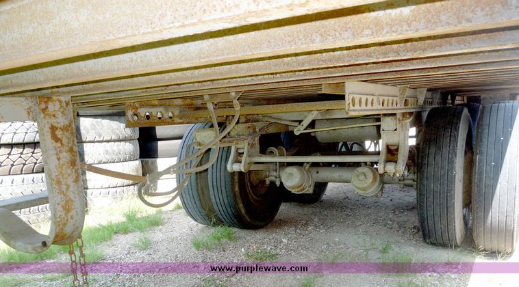 image for item 5008 1986 Stoughton tandem axle van trailer