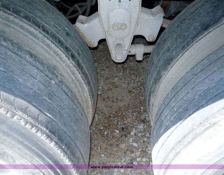 image for item 5008 1986 Stoughton tandem axle van trailer