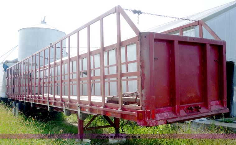 image for item 5009 1980 Fruehauf tandem axle flatbed trailer with edge