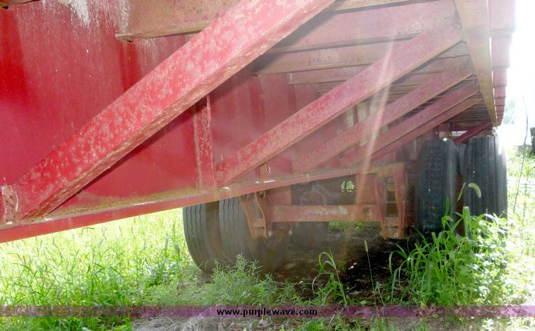 image for item 5009 1980 Fruehauf tandem axle flatbed trailer with edge