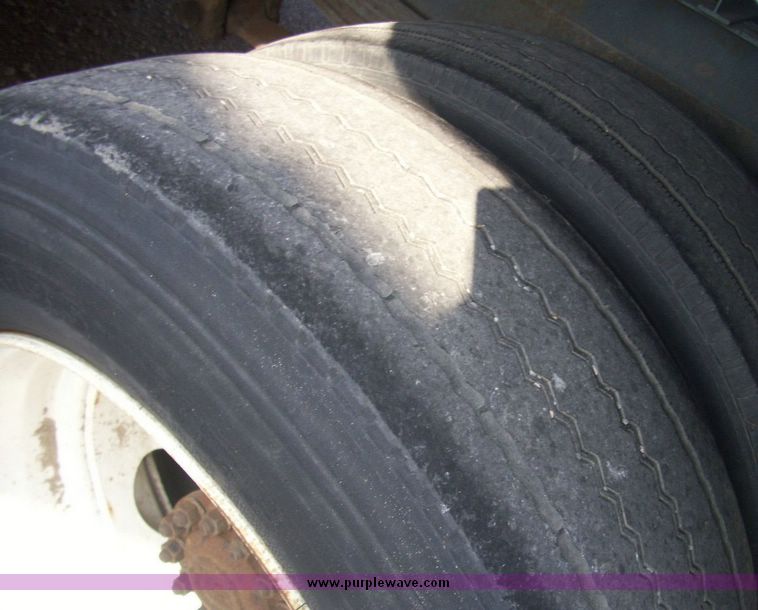 image for item 4487 2000 Freigtliner MT55 walk in van