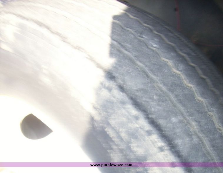 image for item 4487 2000 Freigtliner MT55 walk in van