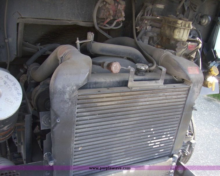 image for item 4487 2000 Freigtliner MT55 walk in van