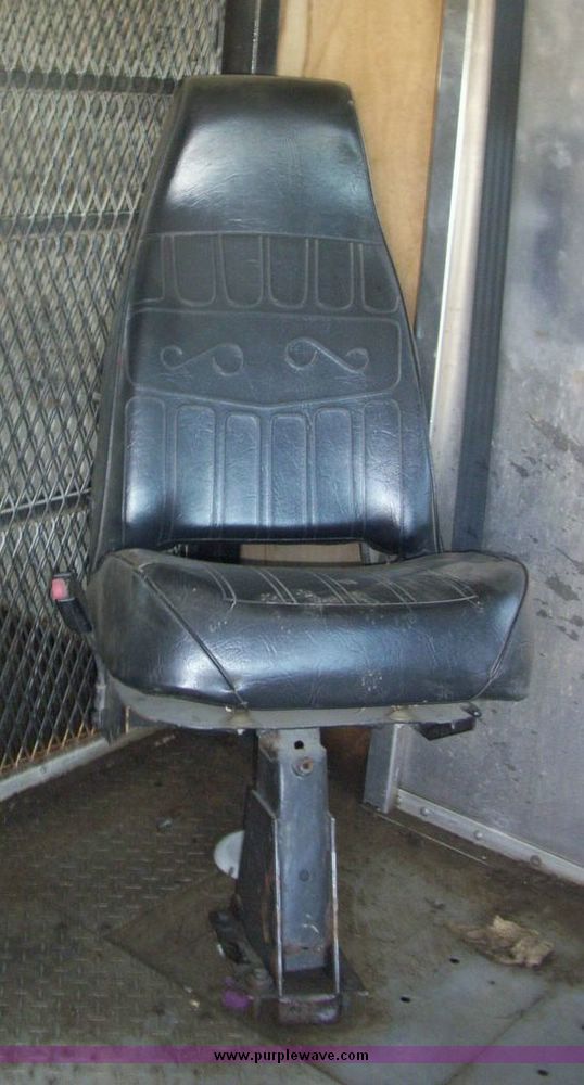 image for item 4487 2000 Freigtliner MT55 walk in van