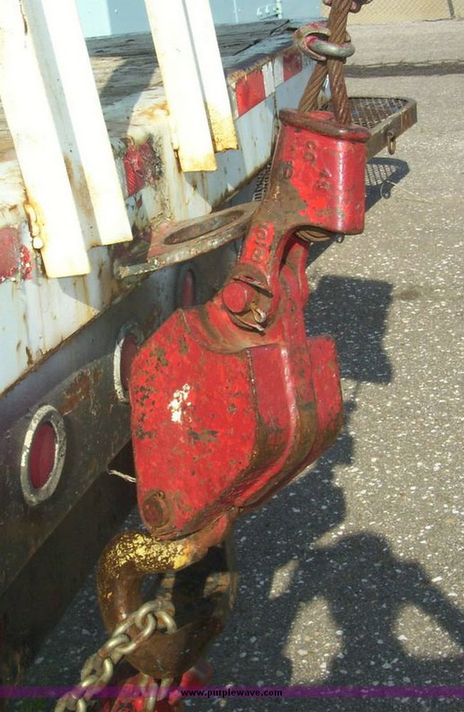 image for item 4488 1985 Ford F700 crane truck