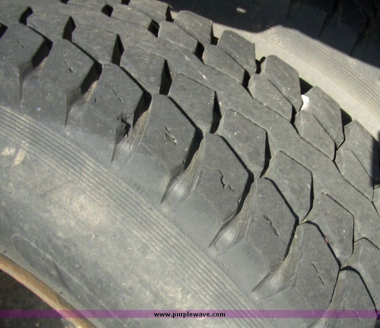 image for item 4488 1985 Ford F700 crane truck