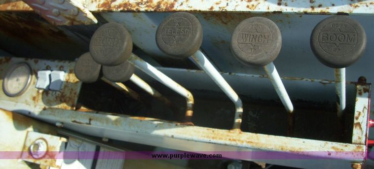 image for item 4488 1985 Ford F700 crane truck