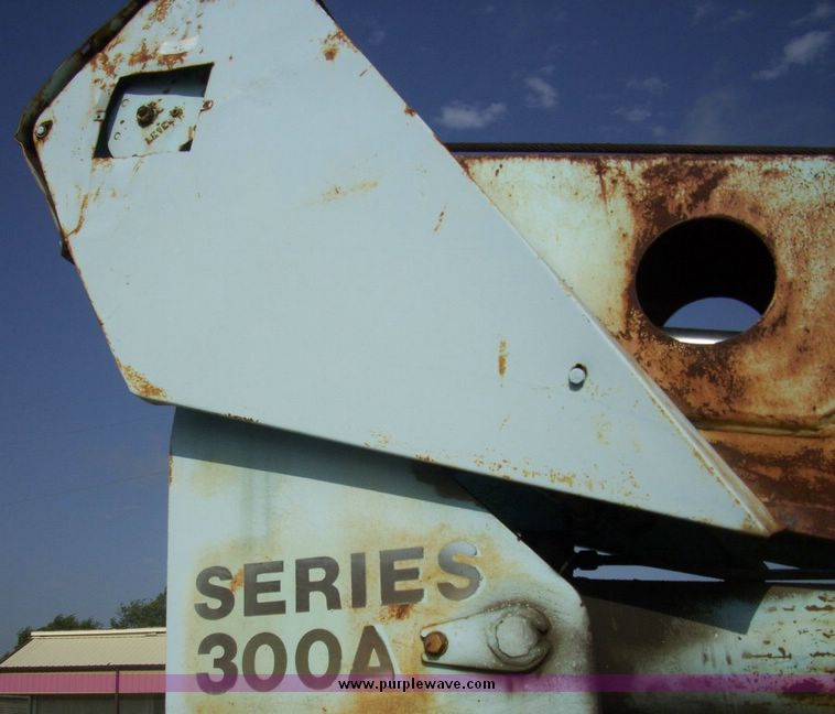 image for item 4488 1985 Ford F700 crane truck