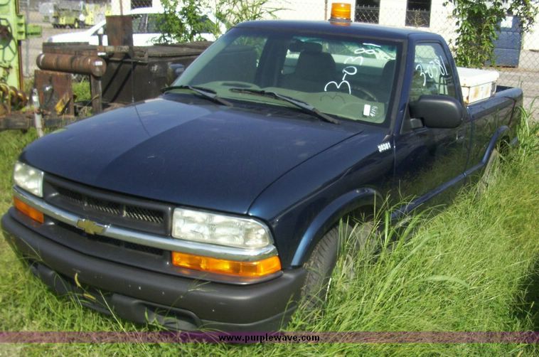 image for item 4498 2002 Chevrolet S-10