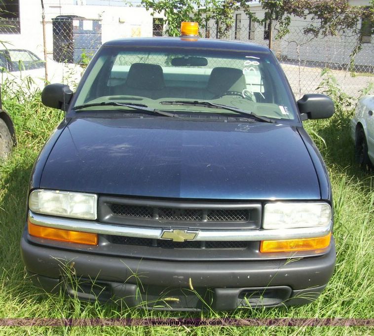 image for item 4498 2002 Chevrolet S-10