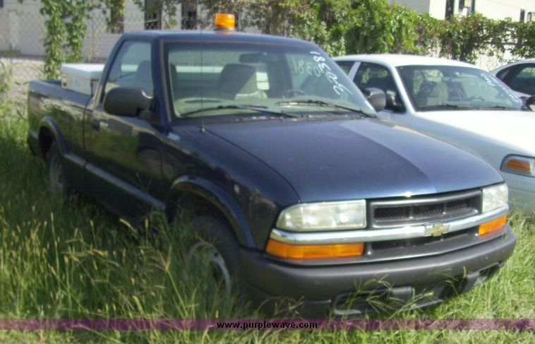 image for item 4498 2002 Chevrolet S-10