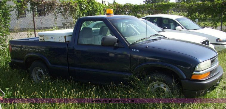 image for item 4498 2002 Chevrolet S-10