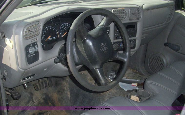 image for item 4498 2002 Chevrolet S-10