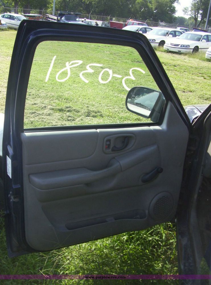 image for item 4498 2002 Chevrolet S-10