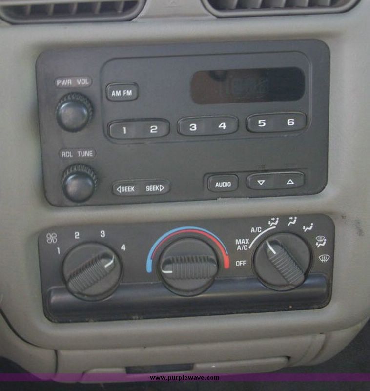 image for item 4498 2002 Chevrolet S-10