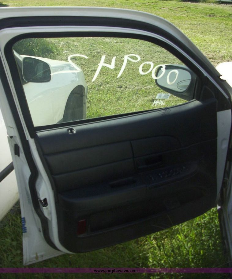 image for item 4499 2006 Ford Crown Victoria