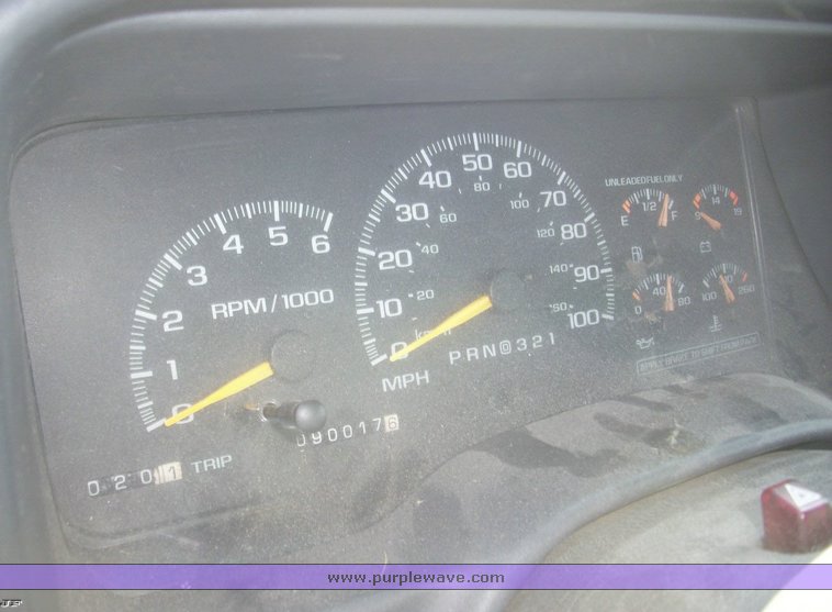 image for item 4527 1999 Chevrolet C2500