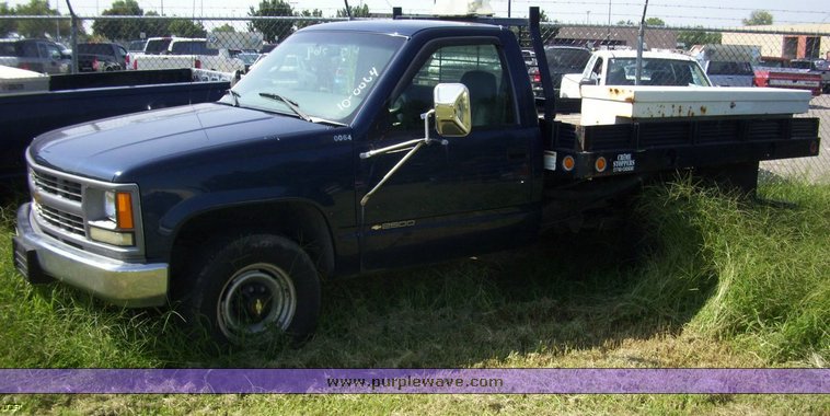 image for item 4528 1999 Chevrolet C2500 flat bed truck