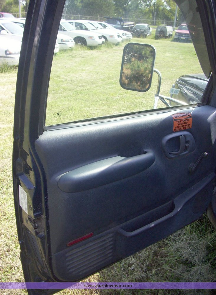 image for item 4528 1999 Chevrolet C2500 flat bed truck