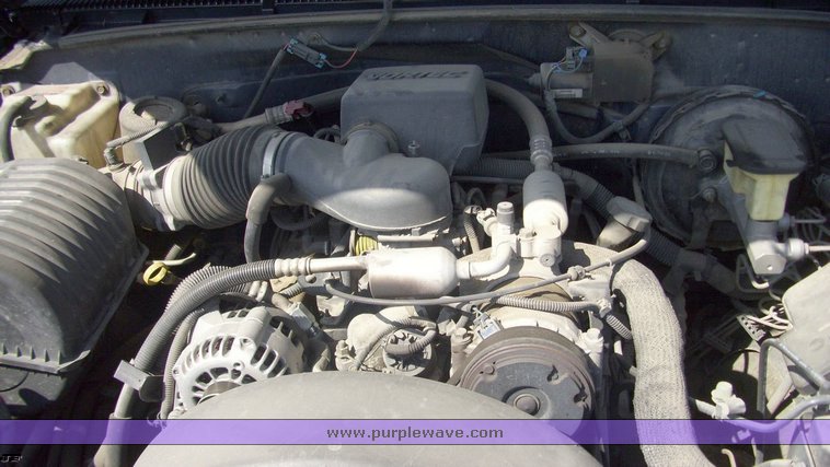 image for item 4528 1999 Chevrolet C2500 flat bed truck