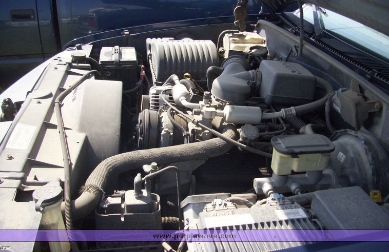 image for item 4528 1999 Chevrolet C2500 flat bed truck