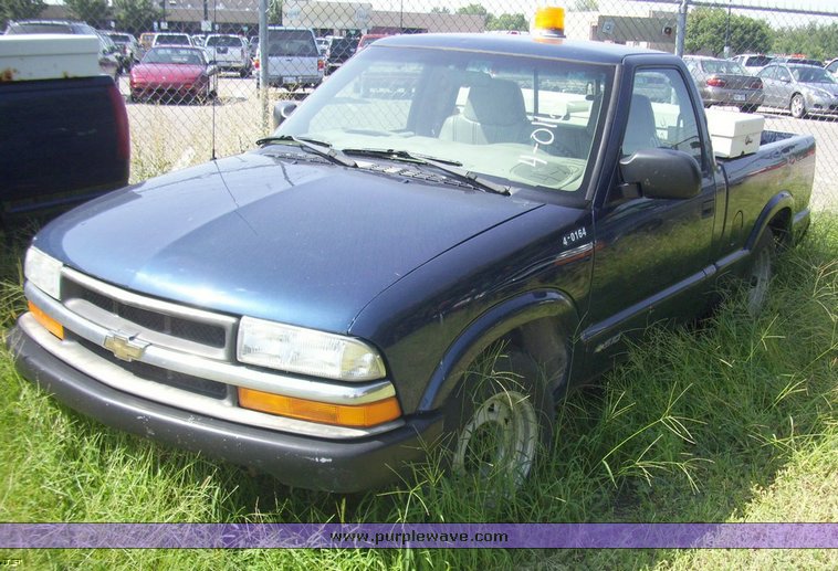 image for item 4530 2000 Chevrolet S-10