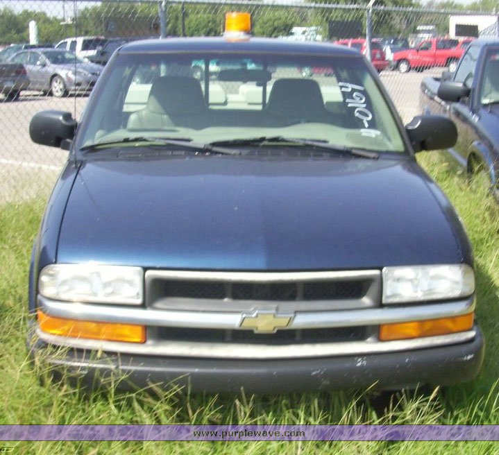 image for item 4530 2000 Chevrolet S-10