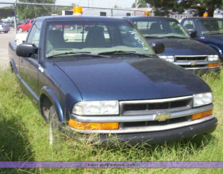 image for item 4530 2000 Chevrolet S-10