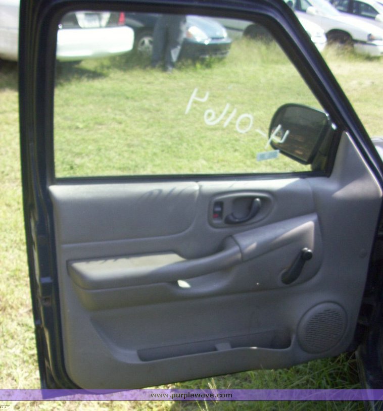 image for item 4530 2000 Chevrolet S-10