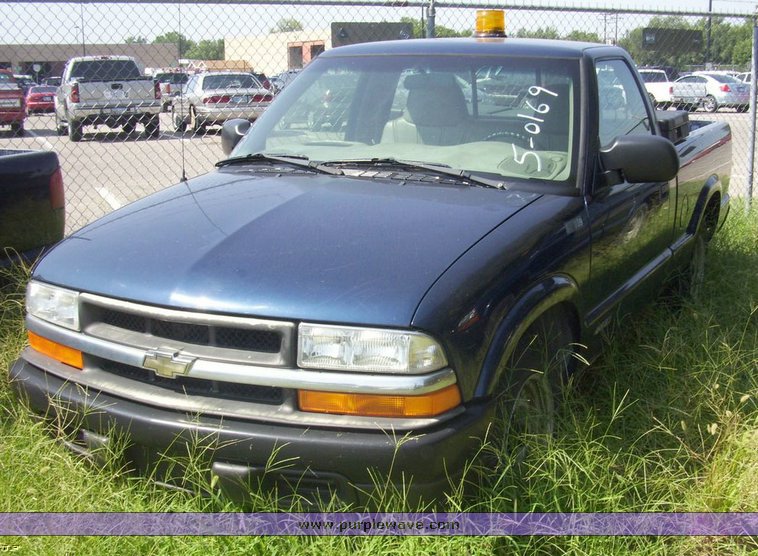 image for item 4531 2000 Chevrolet S-10