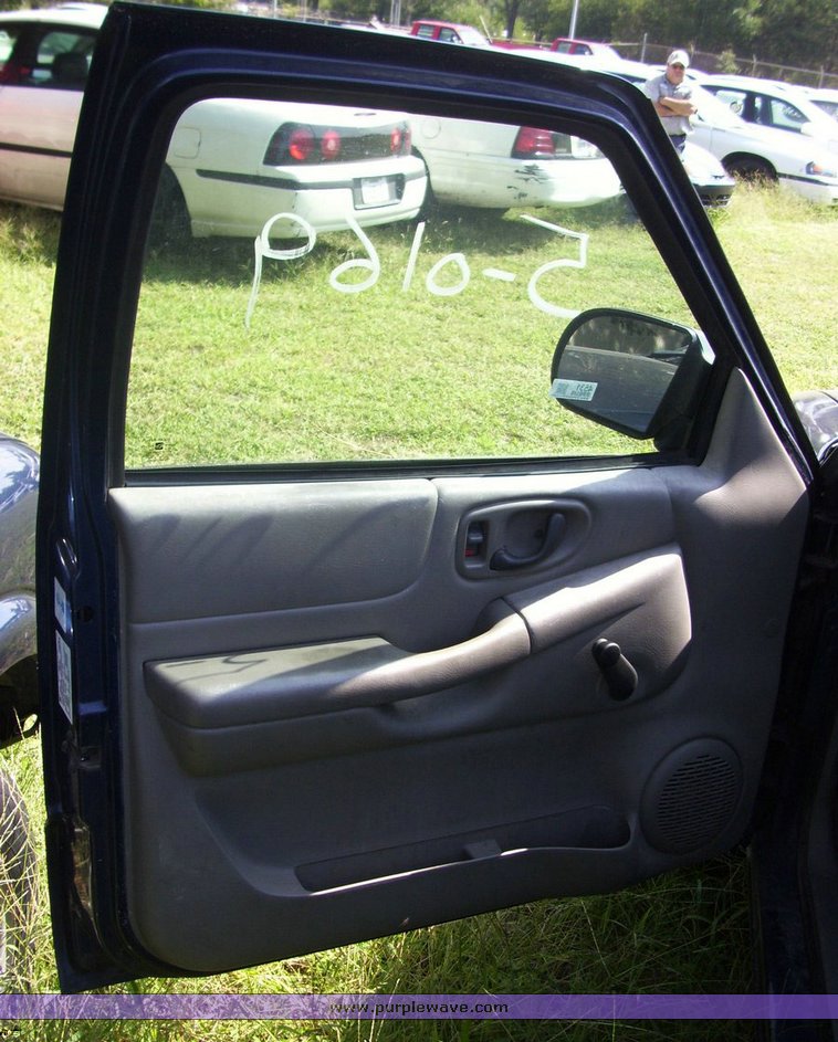 image for item 4531 2000 Chevrolet S-10