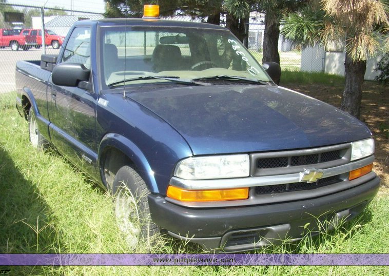 image for item 4532 2002 Chevrolet S-10