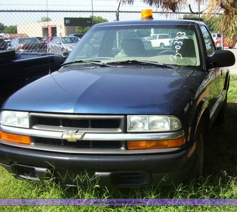 image for item 4532 2002 Chevrolet S-10