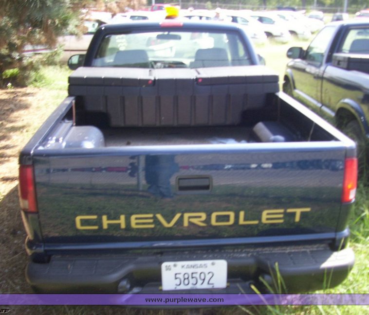 image for item 4532 2002 Chevrolet S-10