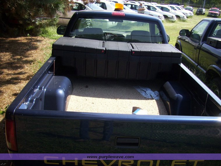 image for item 4532 2002 Chevrolet S-10