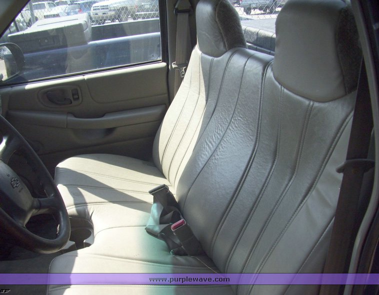 image for item 4532 2002 Chevrolet S-10