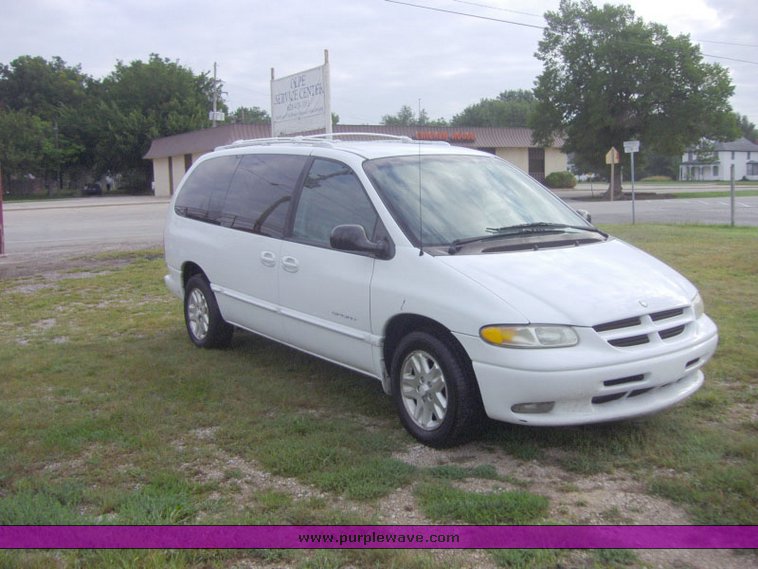 image for item 1102 1998 Dodge Caravan