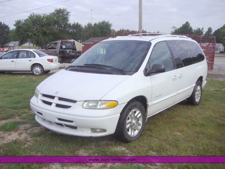 image for item 1102 1998 Dodge Caravan