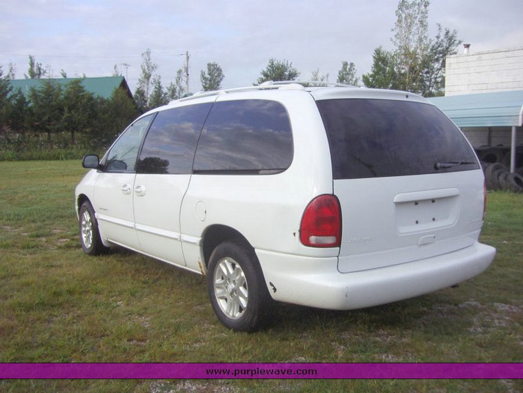 image for item 1102 1998 Dodge Caravan