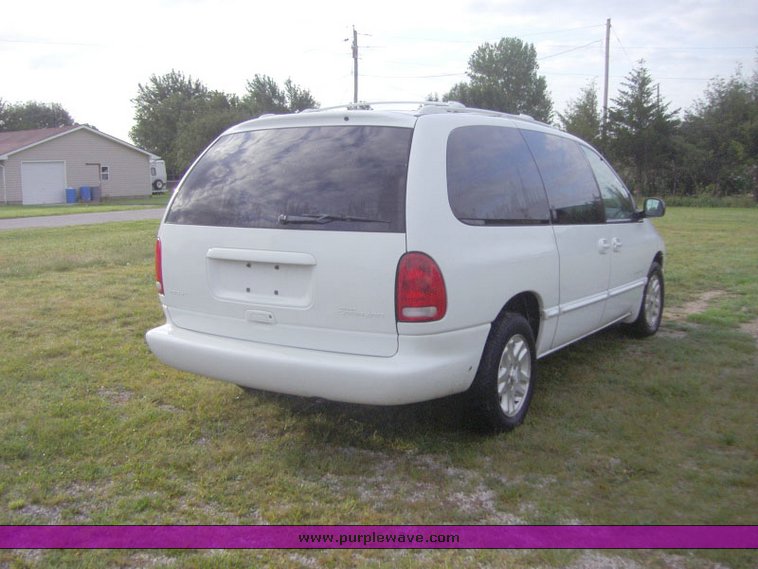 image for item 1102 1998 Dodge Caravan
