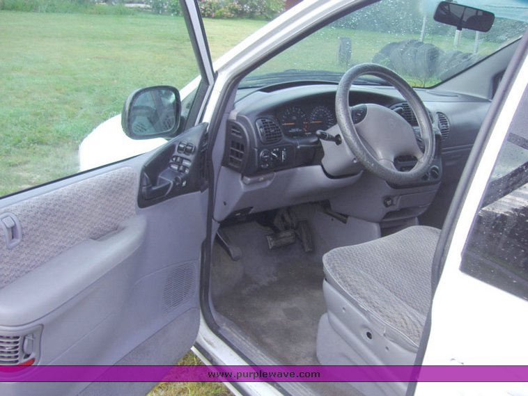 image for item 1102 1998 Dodge Caravan