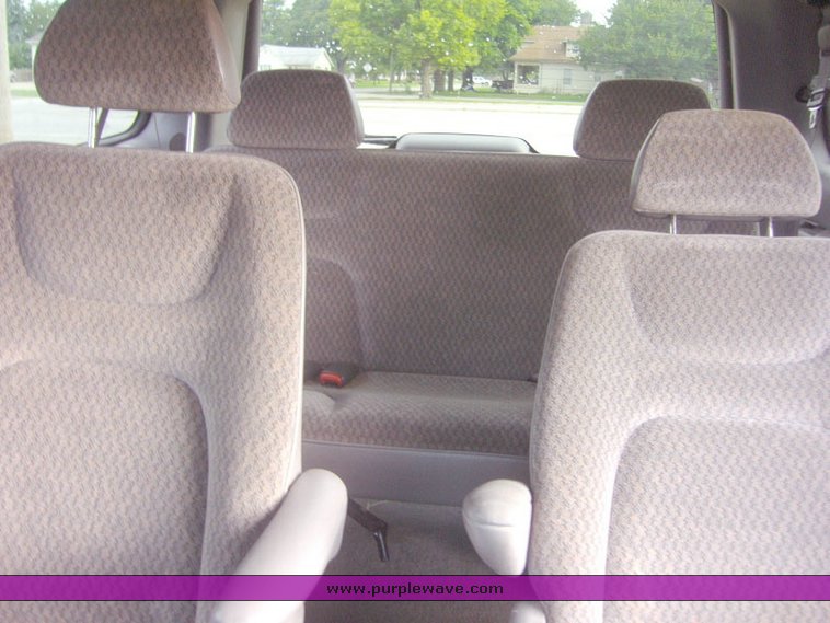 image for item 1102 1998 Dodge Caravan