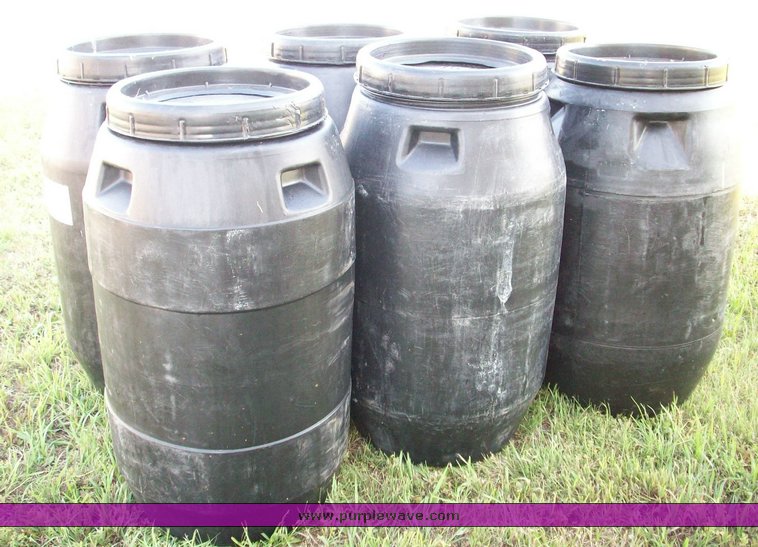 (6) plastic barrels with lids in Junction City, KS Item 1202 sold